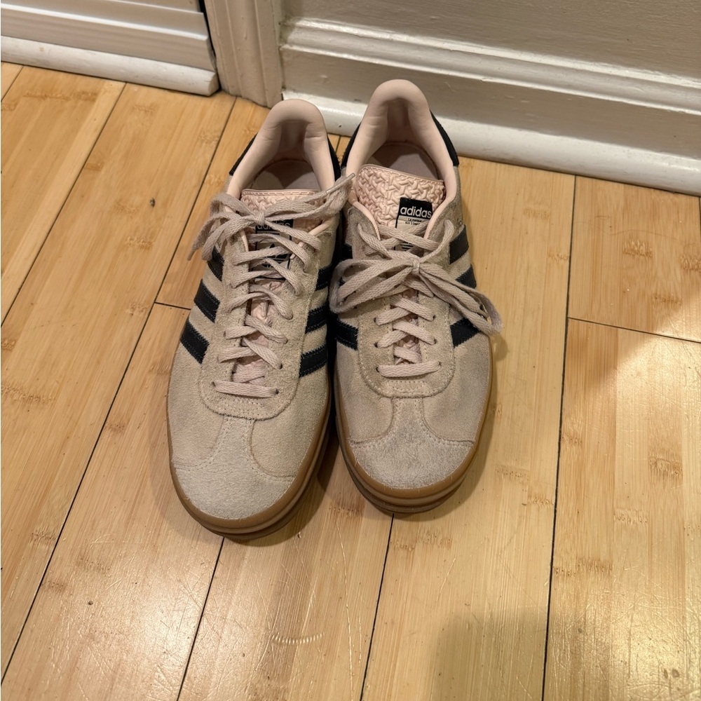Adidas Sneakers